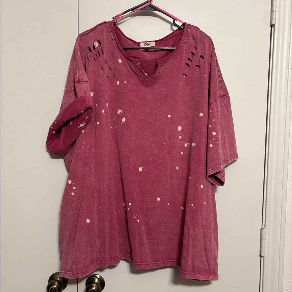Short Sleeve Tee in Distressed Red